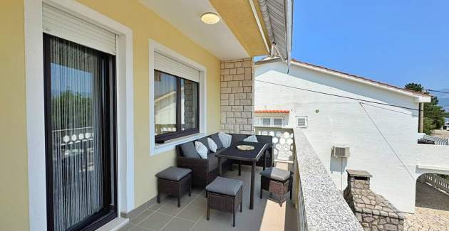 Apartment Rozi – Sea View and Balcony