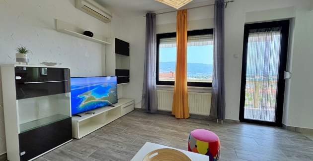 Apartment Rozi – Sea View and Balcony