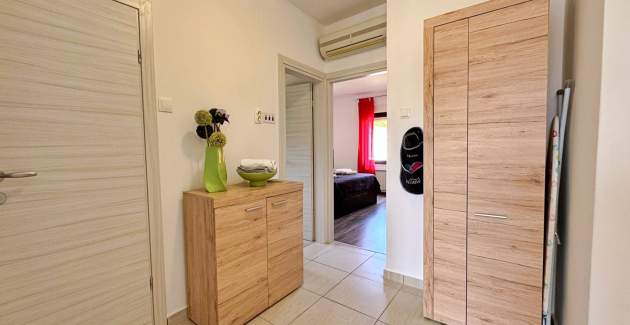 Apartment Rozi – Sea View and Balcony