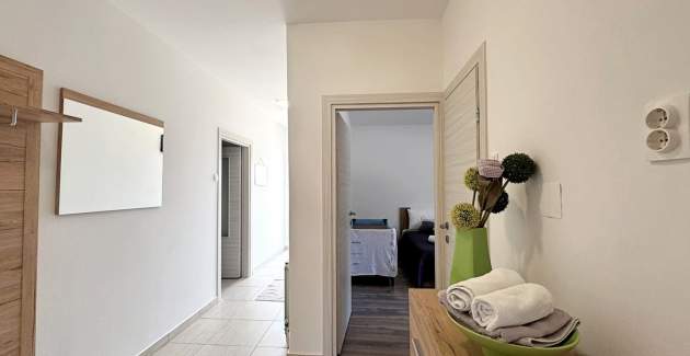 Apartment Rozi – Sea View and Balcony