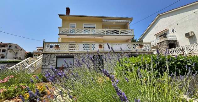 Apartment Rozi – Sea View and Balcony