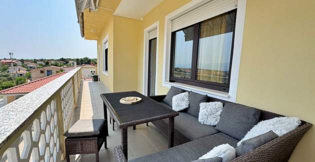 Apartment Rozi – Sea View and Balcony