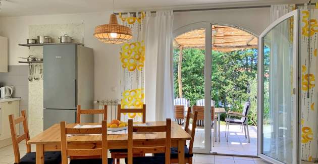 Apartment Savic M – 90 m from the Beach with Sea ​​View