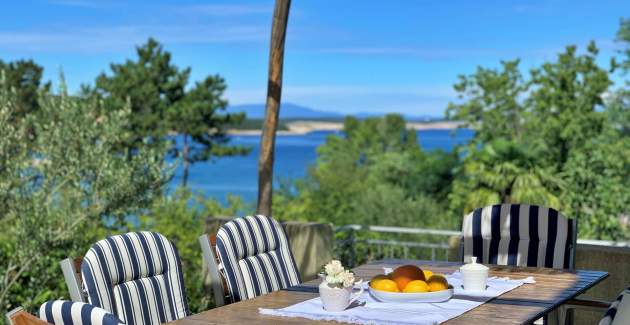 Apartment Savic M – 90 m from the Beach with Sea ​​View