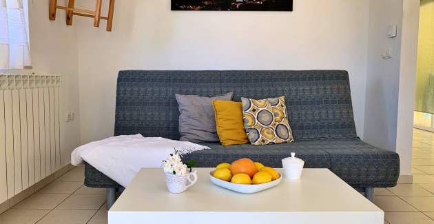 Apartment Savic M – 90 m from the Beach with Sea ​​View