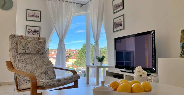 Apartment Savic M – 90 m from the Beach with Sea ​​View