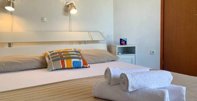 Apartment Savic M – 90 m from the Beach with Sea ​​View