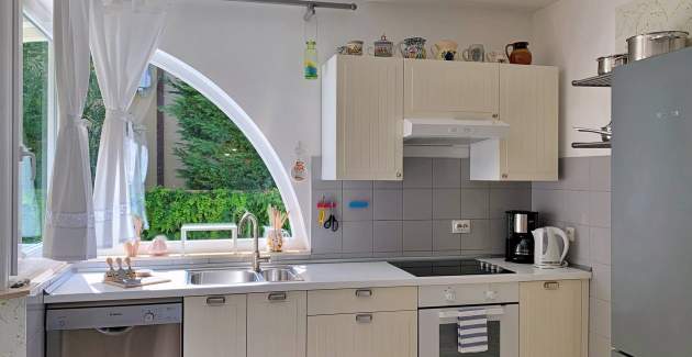 Apartment Savic M – 90 m from the Beach with Sea ​​View