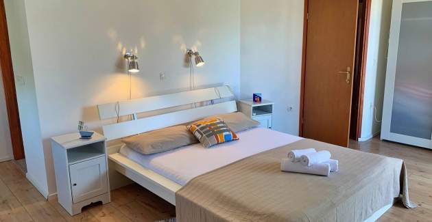 Apartment Savic M – 90 m from the Beach with Sea ​​View