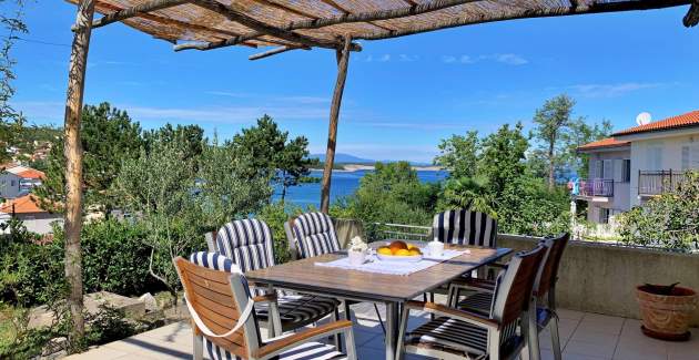 Apartment Savic M – 90 m from the Beach with Sea ​​View