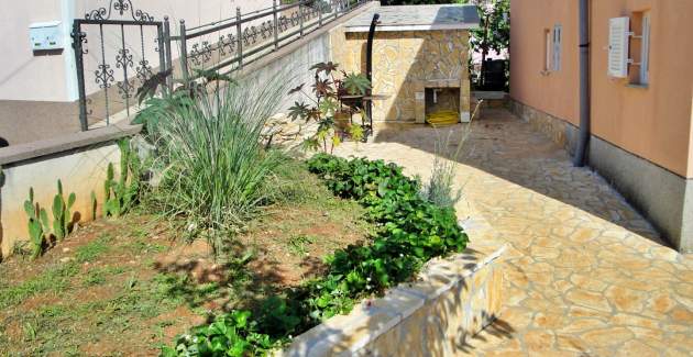 Apartment Nidisa A1 – 90 m from Sea