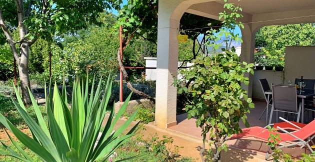 Apartment Viola – Terrace and Garden View