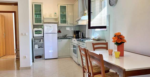 Apartment Viola – Terrace and Garden View