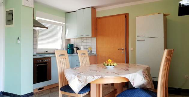 Apartment Vodopija D – near Mud Beach