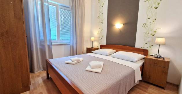 Apartment Brnic AQ P - with covered Terrace, 90 m from the Beach