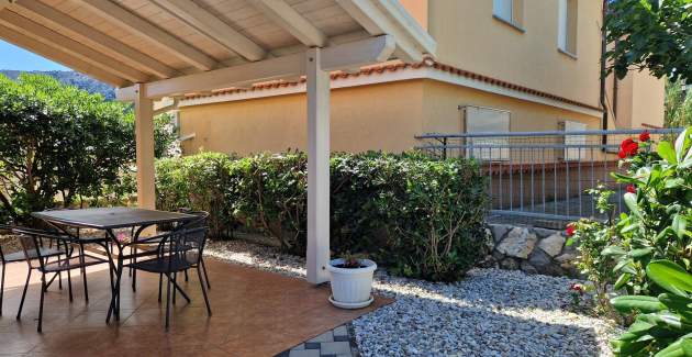 Apartment Brnic AQ P - with covered Terrace, 90 m from the Beach