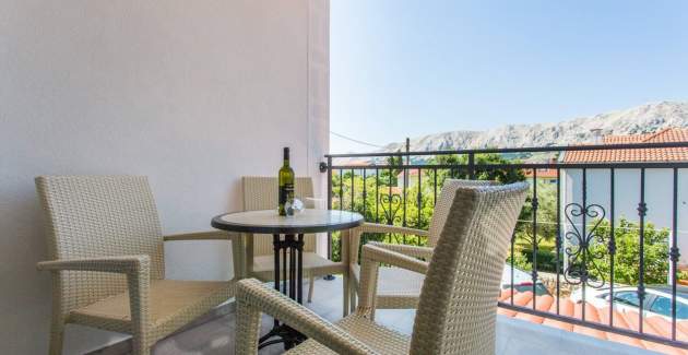 Modern Apartment Berisha 1 No.3 - with Balcony