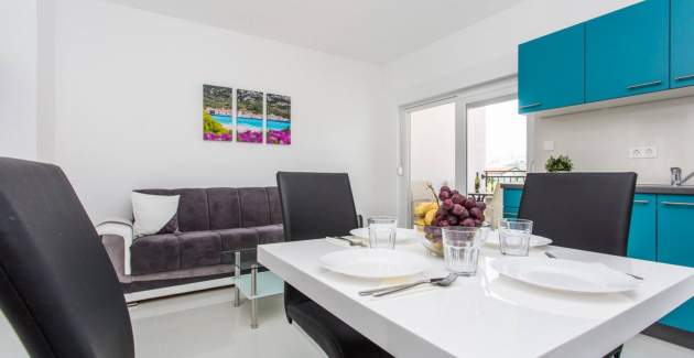 Modern Apartment Berisha 1 No.3 - with Balcony