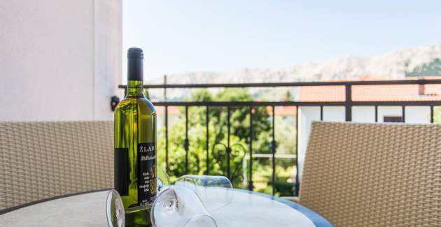 Modern Apartment Berisha 1 No.3 - with Balcony