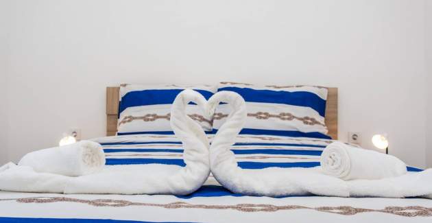 Modern Apartment Berisha 1 No.3 - with Balcony