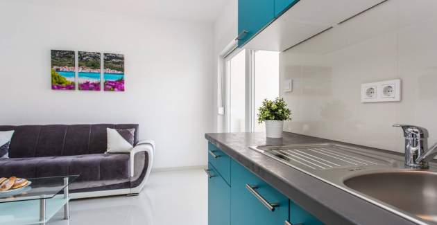 Modern Apartment Berisha 1 No.3 - with Balcony