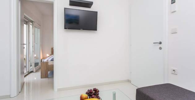 Modern Apartment Berisha 1 No.4 - with Balcony