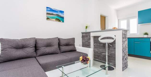 Modern Apartment Berisha 1 No.4 - with Balcony