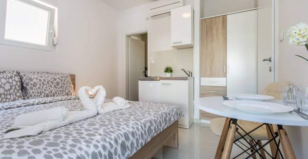 Studio Apartment Berisha 1 No.1 - with Balcony