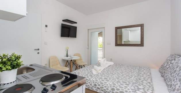 Studio Apartment Berisha 1 No.1 - with Balcony