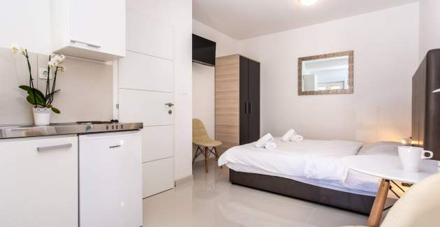 Studio Apartment Berisha 1 No.6 - with roofed Terrace