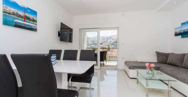 Modern Apartment Berisha 1 No.5 - with Balcony