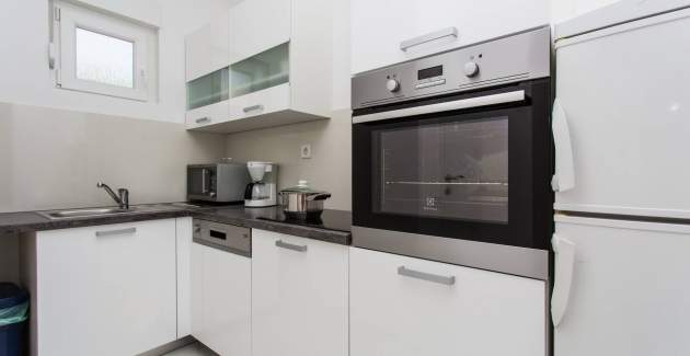 Modern Apartment Berisha 1 No.5 - with Balcony