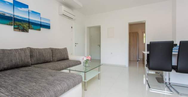 Modern Apartment Berisha 1 No.5 - with Balcony