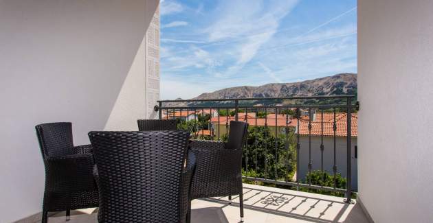 Modern Apartment Berisha 1 No.5 - with Balcony