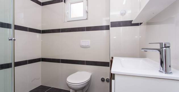 Modern Apartment Berisha 1 No.5 - with Balcony