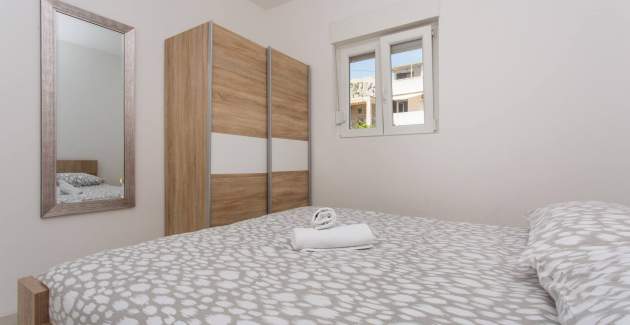 Modern Apartment Berisha 1 No.5 - with Balcony