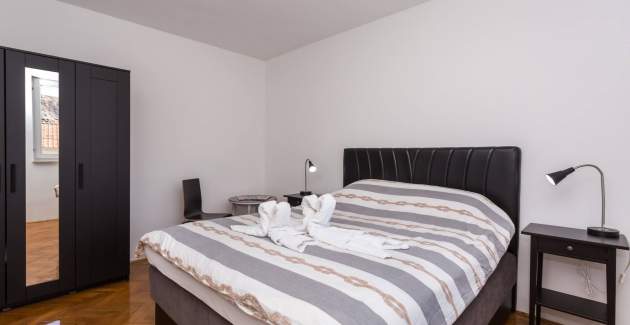 Apartment Berisha 2 No.1 - with Balcony