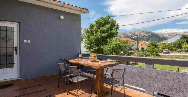 Apartment Berisha 2 No.1 - with Balcony