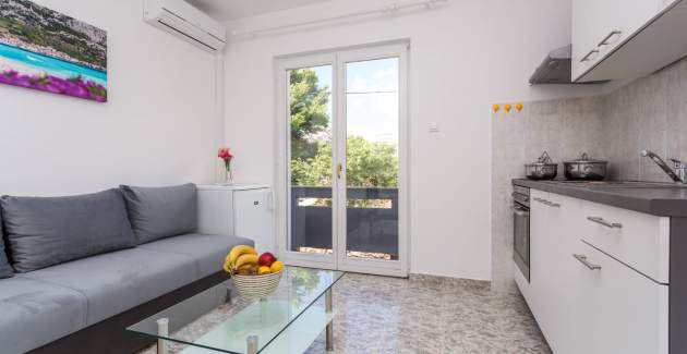 Apartment Berisha 2 No.1 - with Balcony