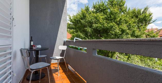 Apartments Berisha 2 No.3 - with Balcony