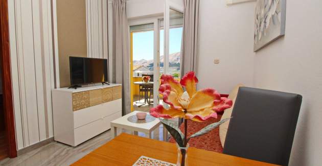 Charming Apartment Brnic No.7 - with Balcony and Sea View