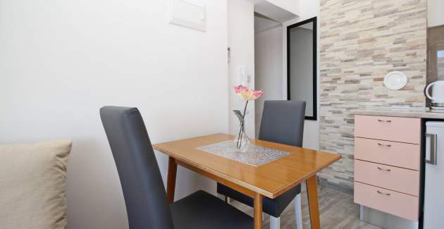 Charming Apartment Brnic No.7 - with Balcony and Sea View