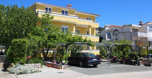 Charming Apartment Brnic No.5 - with Balcony