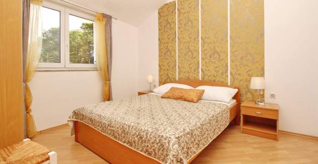 Apartman Brnić Nar. brdo - s balkonom, 350 m od plaže