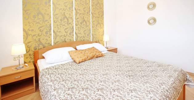 Apartman Brnić Nar. brdo - s balkonom, 350 m od plaže