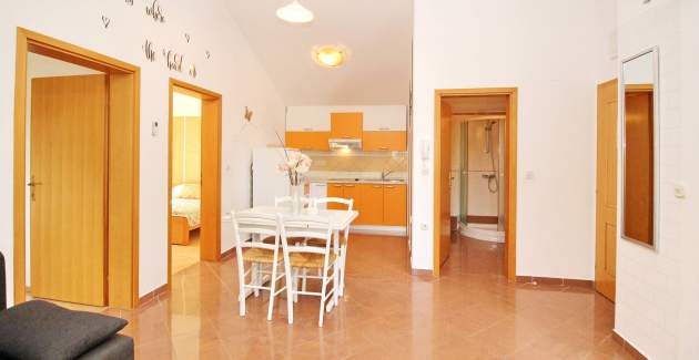 Apartman Brnić Nar. brdo - s balkonom, 350 m od plaže