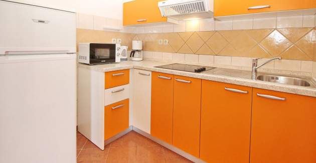 Apartman Brnić Nar. brdo - s balkonom, 350 m od plaže