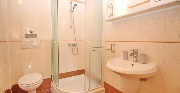 Apartman Brnić Nar. brdo - s balkonom, 350 m od plaže