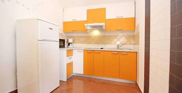 Apartman Brnić Nar. brdo - s balkonom, 350 m od plaže