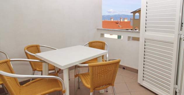 Apartman Brnić Nar. brdo - s balkonom, 350 m od plaže